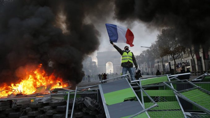Chalecos amarillos Arco Triunfo Paris